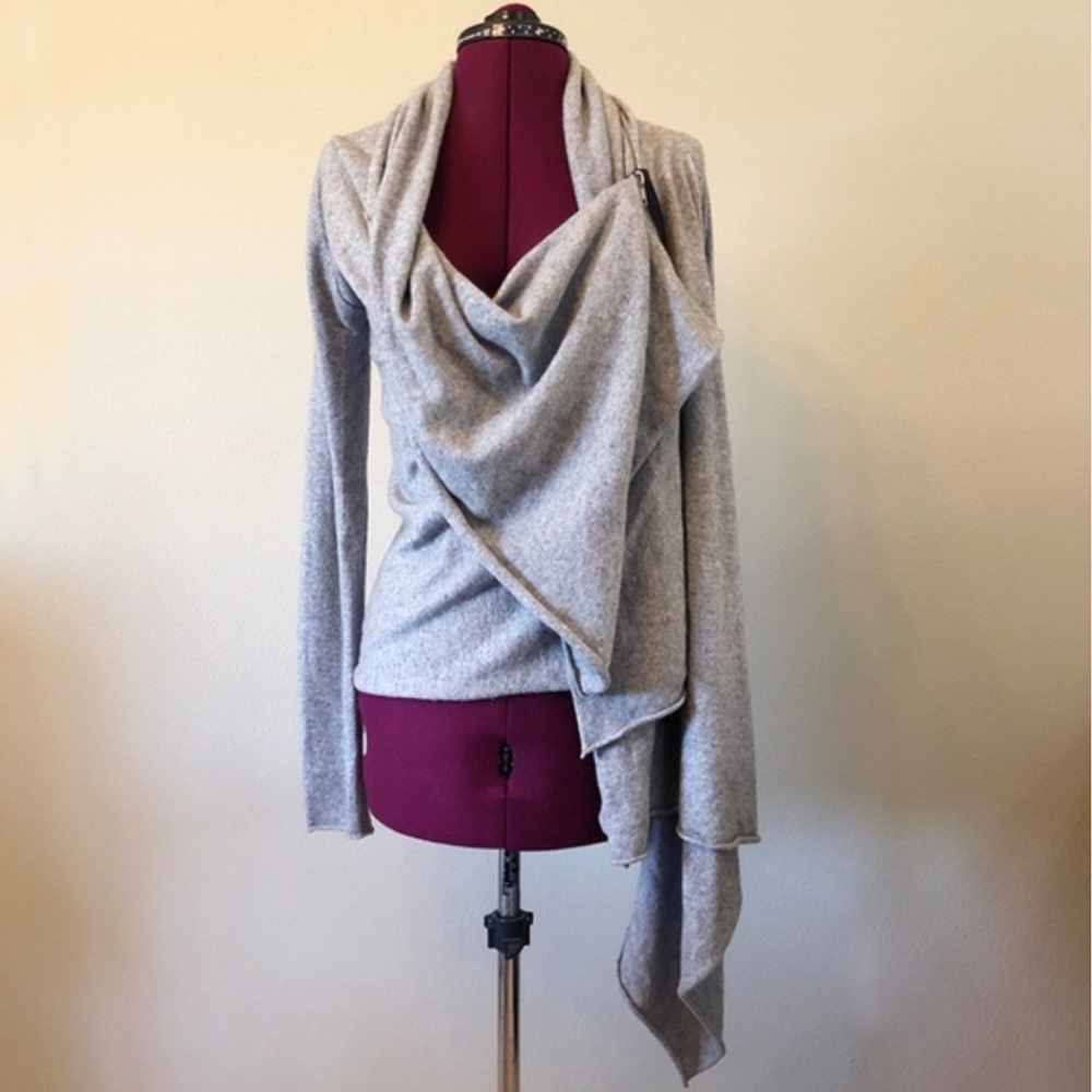 ☃️🏷️ Autumn Cashmere, asymmetrical, zip up cardigan, gray size small, EUC